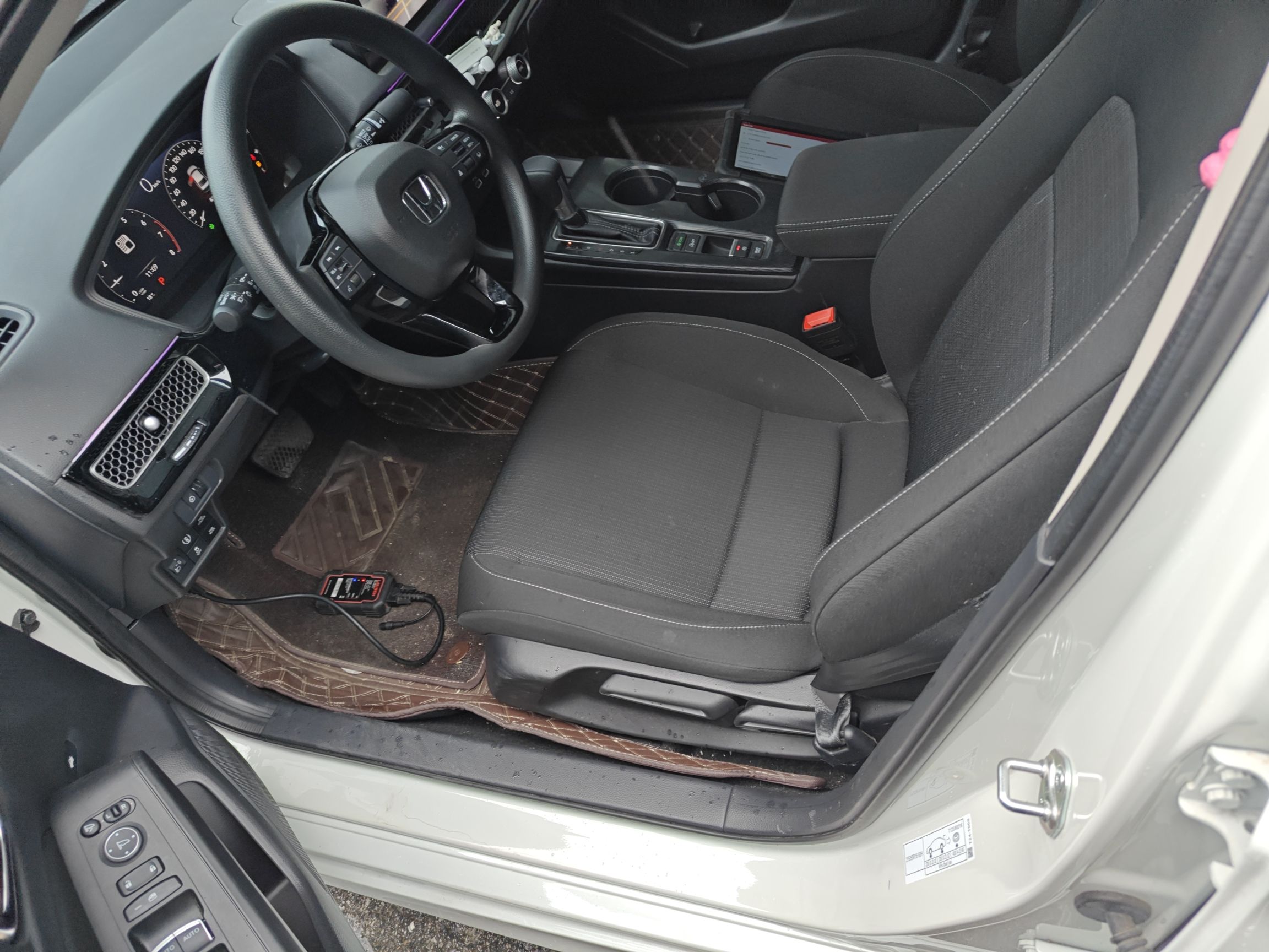 Переднее сиденье в автомобиле