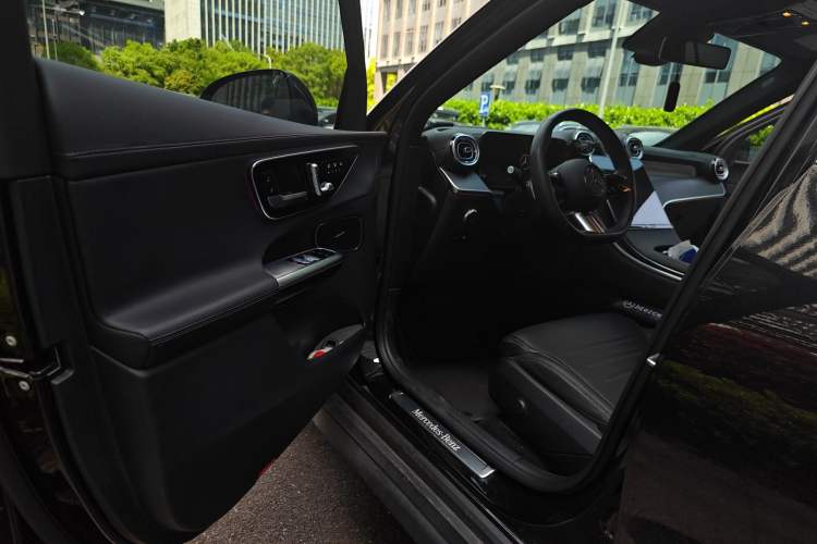 Used Mercedes-Benz GLC 2024 GLC 260 L 4MATIC Luxury Model 5 Seats