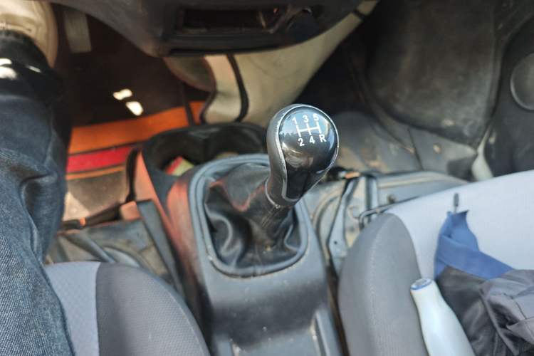 Used CHANGAN KAICHENG Ruixing M80 2021 1.6L Comfort Version 2-Seater Single-Steaming Air-Conditioned China VI Standard High-Roof Double-Swing Doors – DAM16KR Gear Lever