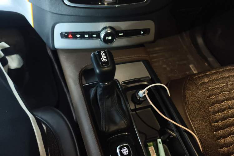 Used Volvo XC90 2020 T5 SmartDrive Luxury 7-Seater Gear Lever