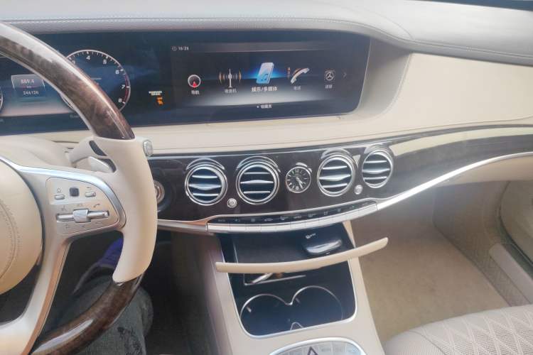 Used Mercedes-Benz Maybach S-Class 2018 S 450 4MATIC Audio And AC Panel