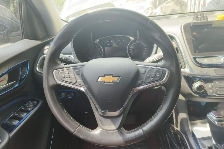 Used Chevrolet Equinox 2017 550T Automatic All-Wheel-Drive Top-Tier Version Steering Wheel