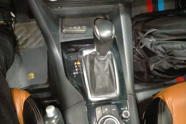 Used Mazda Mazda 3 Axela 2014 Sedan 1.5L Automatic Luxury Model
