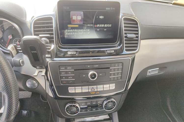 Used Mercedes-Benz GLE 2017 GLE 320 4MATIC Luxury Model Audio And AC Panel