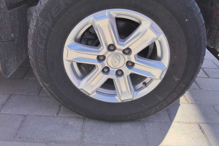 Used SAIC MAXUS T60 2017 2.0T Gasoline Automatic 4x4 High-Ride Elite Standard Cabin Right Front Wheel Hub