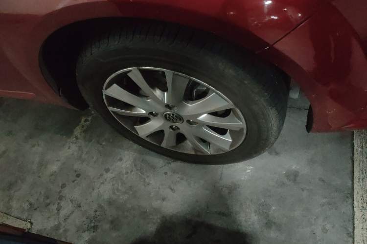 Used Buick Excelle 2013 1.5L Automatic Luxury Model Right Front Wheel Hub