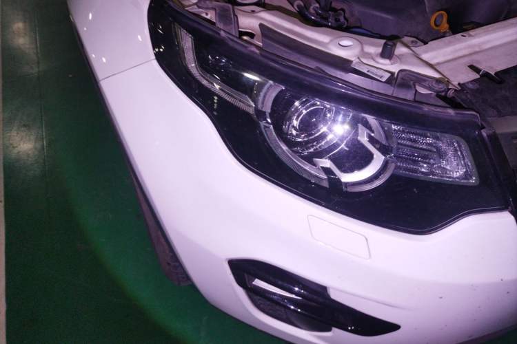 Used Land Rover Discovery Sport 2018 240 PS SE Version Right Front Headlight