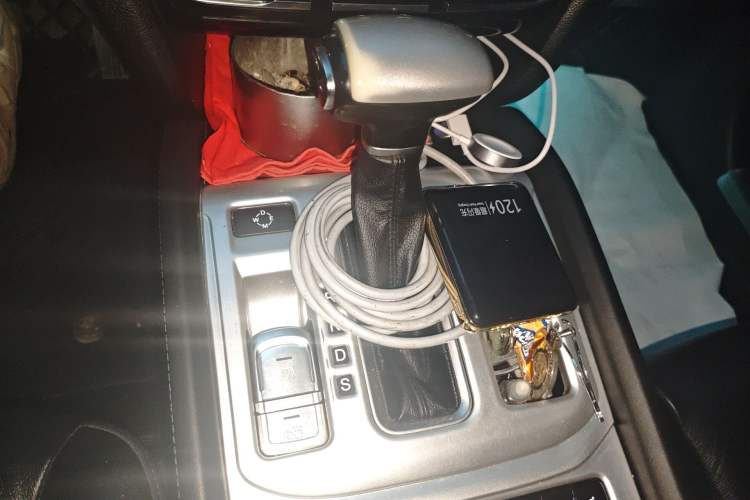 Used GAC Trumpchi GS8 2017 320T Two-Wheel Drive Luxury Smart Connectivity Version (7 Seats) Gear Lever