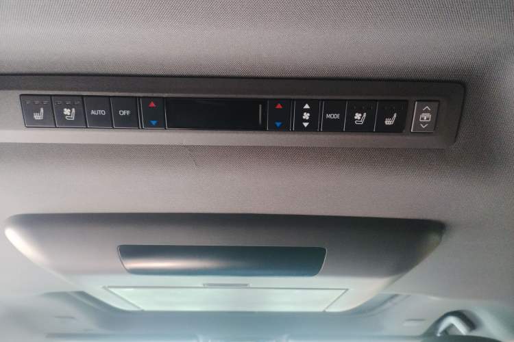 Used Toyota SIENNA 2021 2.5L Hybrid Platinum Edition
