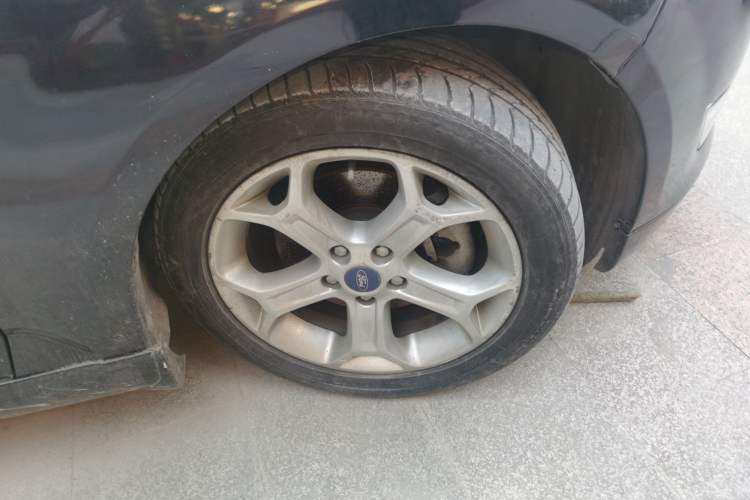 Used Ford Mondeo 2011 2.0L GTDi 200 Luxury Edition Right Front Wheel Hub