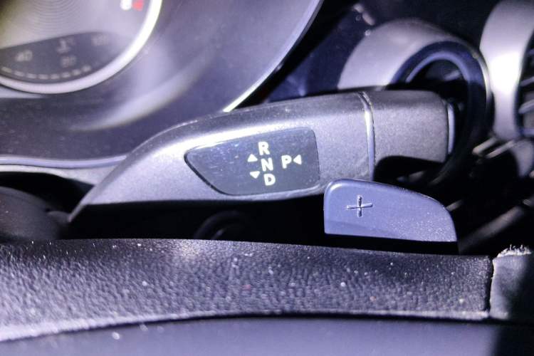 Used Mercedes-Benz GLC Coupe 2019 Facelift GLC 200 4MATIC Coupe SUV Gear Lever