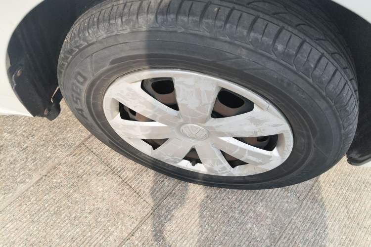 Used Volkswagen Santana 2013 1.6L Manual Fashion Edition Right Front Wheel Hub