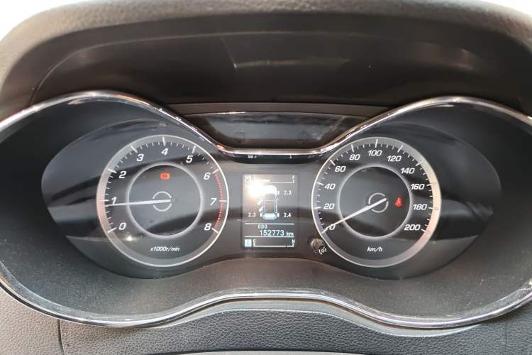 Used Baojun 560 2015 1.8L manual luxury version Instrument Cluster
