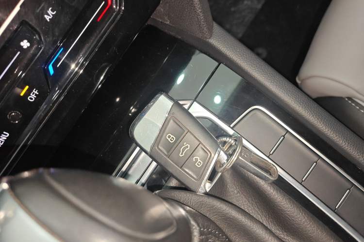 Used Volkswagen Magotan 2023 2 Million Units Limited Edition 330TSI DSG Leading Version
