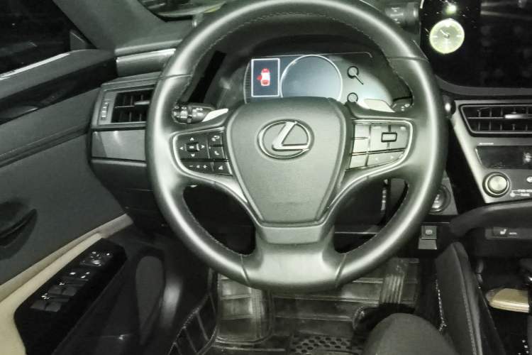 Used Lexus ES 2023 200 Excellence Edition

