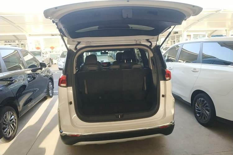 Used SAIC MAXUS G50 2023 PLUS 1.5T Automatic Escort Edition Trunk