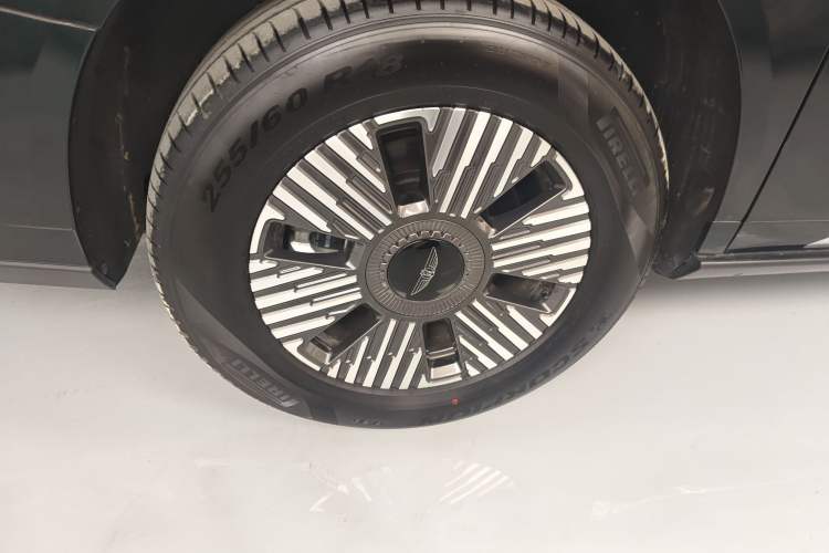 Used Geely Galaxy LEVC L380 2024 116 Degrees 6 Seats Two-Wheel Drive Pro