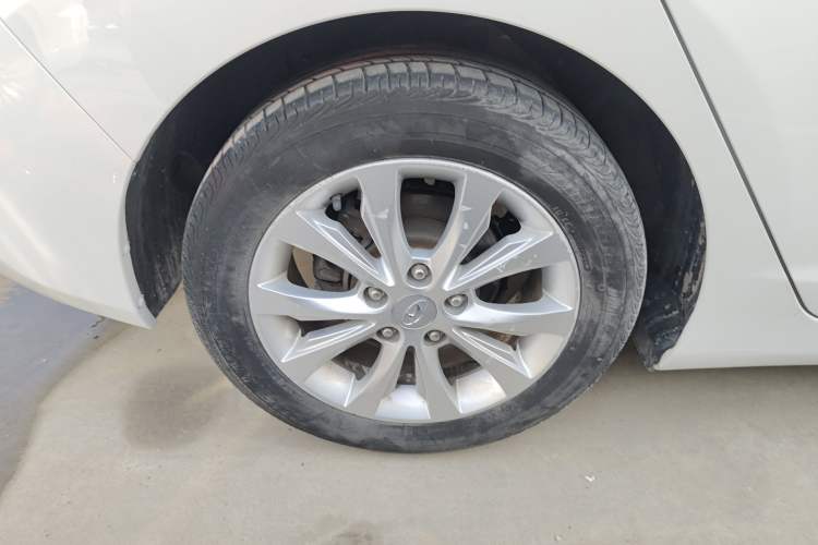 Used Hyundai Elantra (5th Generation / Langdong) 2016 1.6L Automatic Smart Version