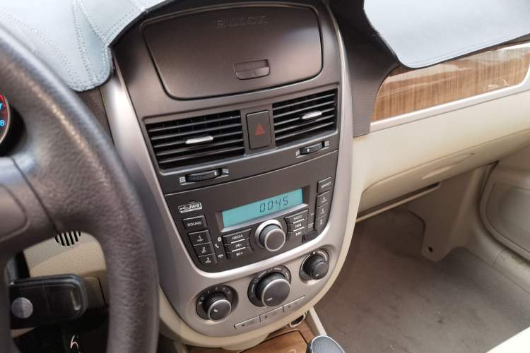 Used Buick Excelle 2015 1.5L Automatic Classic Model Audio And AC Panel