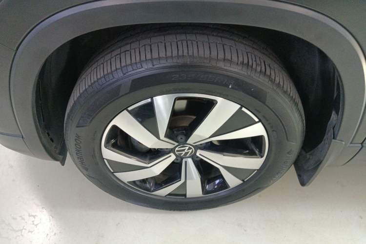 Used Volkswagen Tayron 2022 280TSI Two-Wheel Drive Luxury Smart Connectivity Version Left Front Wheel Hub