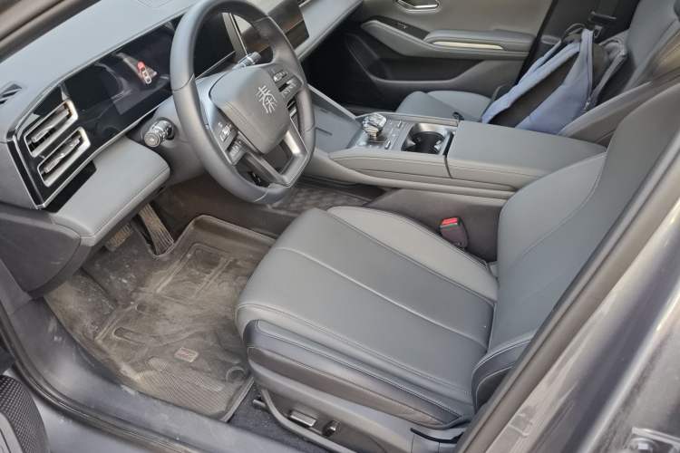 Used BYD Qin L 2025 DM-i Smart Drive 120KM Leading Model
