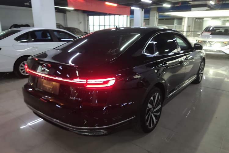 Used Volkswagen Passat 2023 Facelift 330TSI Luxury Edition
