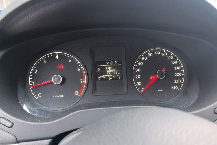 Used Volkswagen Sagitar 2014 1.6L Automatic Comfort Model Odometer Close Up