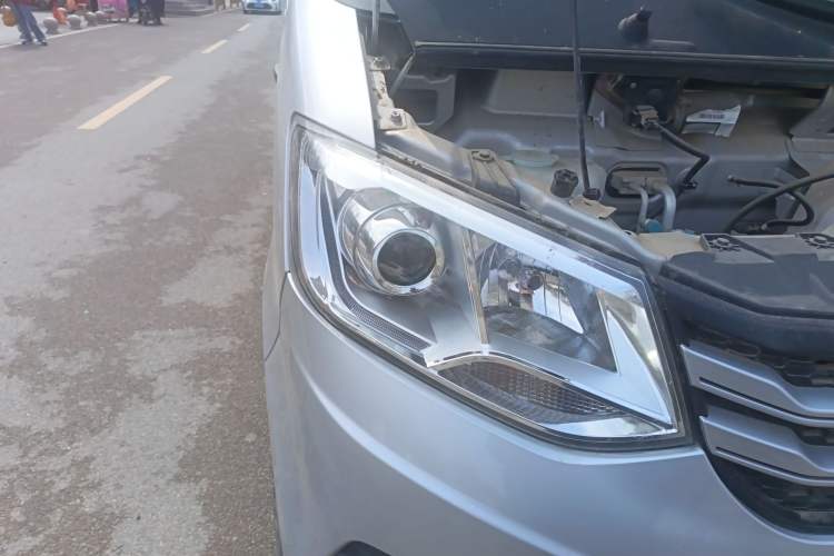 Used CHANGAN KUAYUE Wang X1 2022 1.2L Comfort-Grade Cargo Vehicle Single Cab with Dual Rear Wheels 2990 mm Wheelbase 3.05-Meter Length LJ469Q-AEB Right Front Headlight