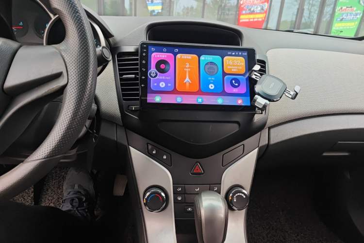 Used Chevrolet Cruze 2013 1.8L SE AT Audio And AC Panel