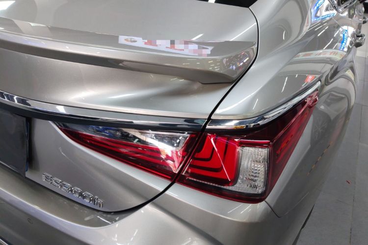 Used Lexus ES 2022 300h Deluxe Edition
