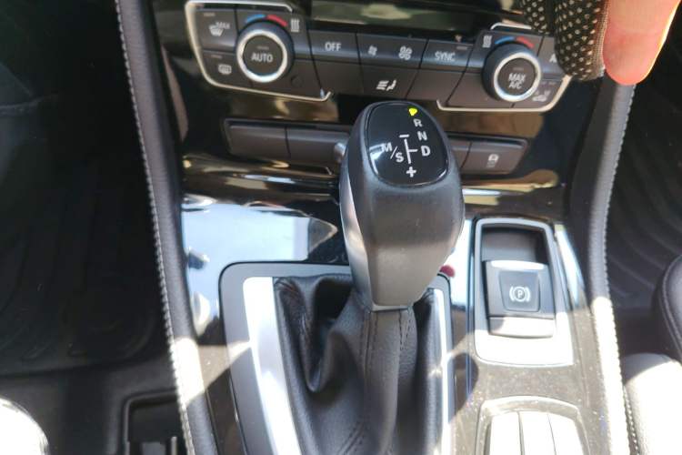 Used BMW 2 Series Active Tourer 2016 218i Sports Design Package Gear Lever