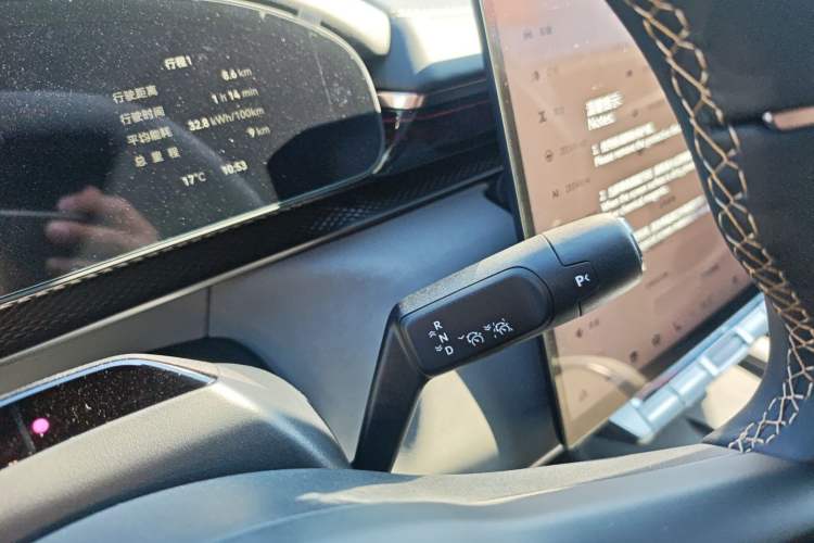 Used Zeekr 7X 2025 100 kWh Long-Range Rear-Wheel Drive with Intelligent Driving Features