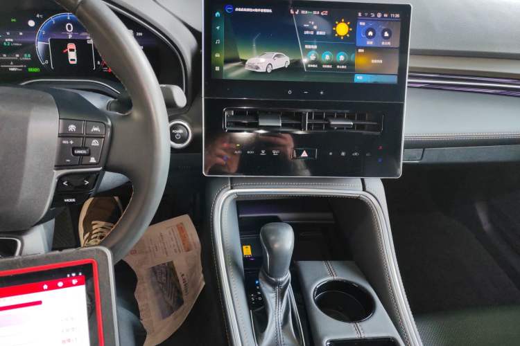 Used Toyota Avalon 2024 Dual-Motor 2.0L Premium Edition
