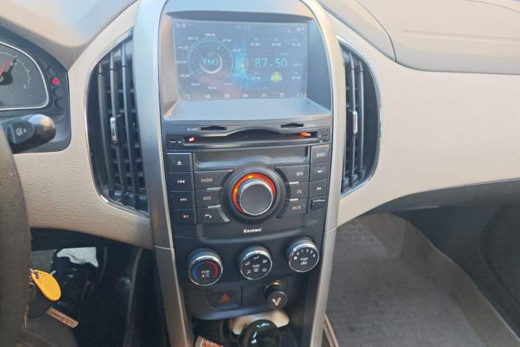 Used Baojun 630 2013 1.5L manual standard version