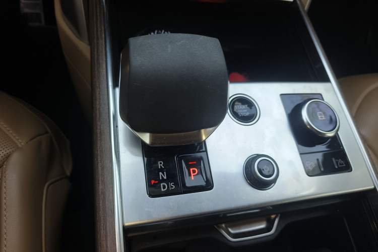 Used Land Rover Range 2023 3.0 L6 360 PS Grand Edition
