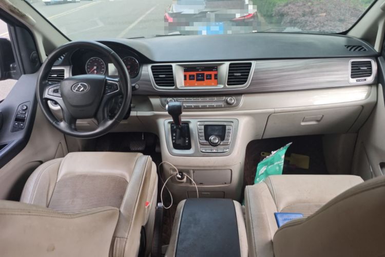 Used SAIC MAXUS G10 2016 2.0T Automatic Elite Edition Center Console