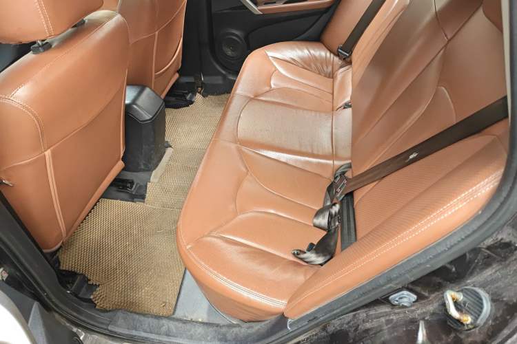 Used Soueast V6 Lingshi 2013 1.5L Manual - Women's Edition
