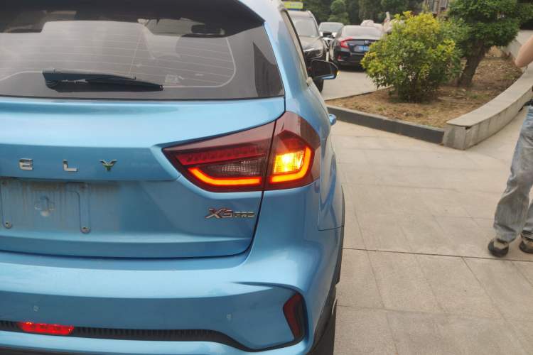 Used Geely Auto Vision X3 2021 PRO 1.5L CVT Deluxe Model Right Rear Taillight