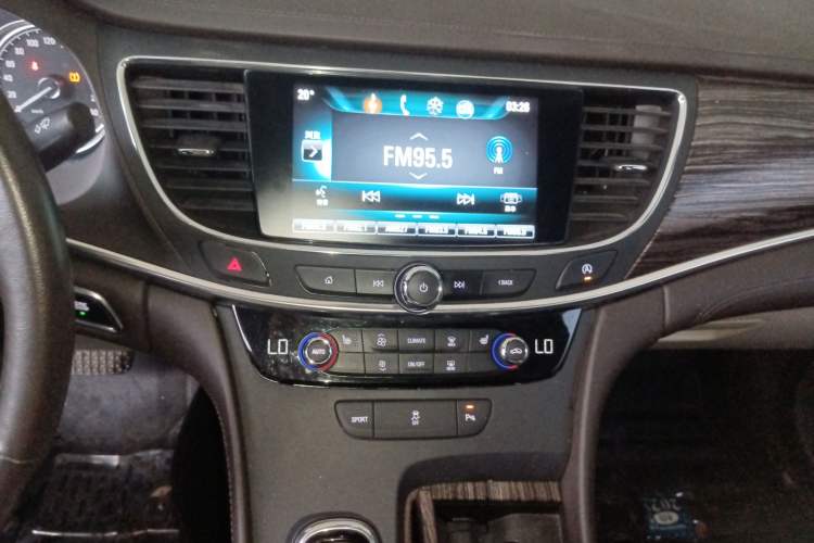 Used Buick LaCrosse 2016 20T Leading Model Audio And AC Panel