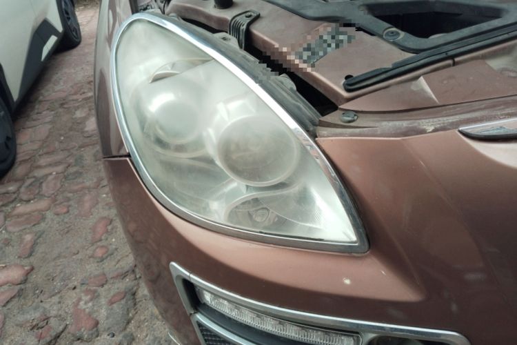 Used Luxgen Great 7 SUV 2011 2.2T Two-Wheel Drive Smart Version Right Front Headlight