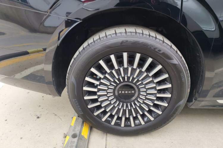 Used Zeekr 009 2024 Six-Seat Executive Version 4WD 108 kWh