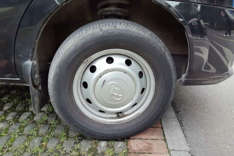 Used SAIC MAXUS Xintu V80 2023 2.0T Manual Classic Aoyuntong Short Wheelbase Ultra-Low Roof 7/8/9-Seater