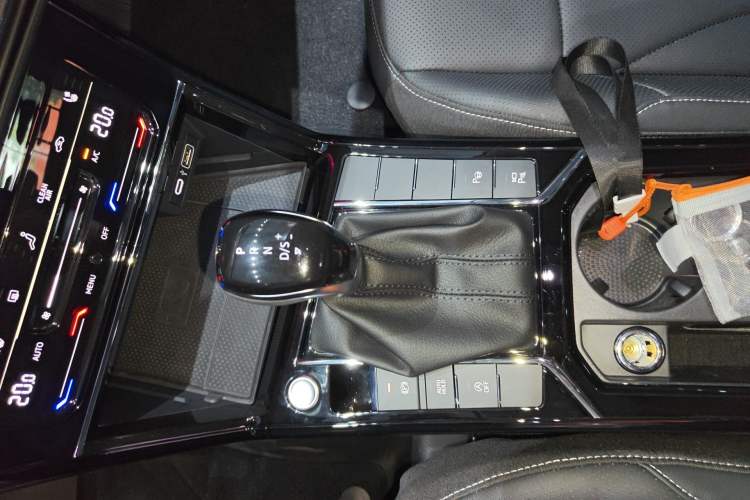 Used Volkswagen Passat 2026 Model, Outstanding 380TSI Longyao Edition