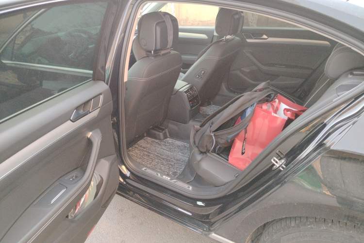 Used Volkswagen Magotan GTE Plug-in Hybrid 2022 GTE Luxury Model Left Rear Seat