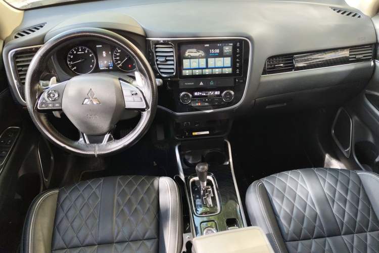 Used Mitsubishi Outlander 2021 2.4L 4x4 Zhi Xiang Edition 7 Seats