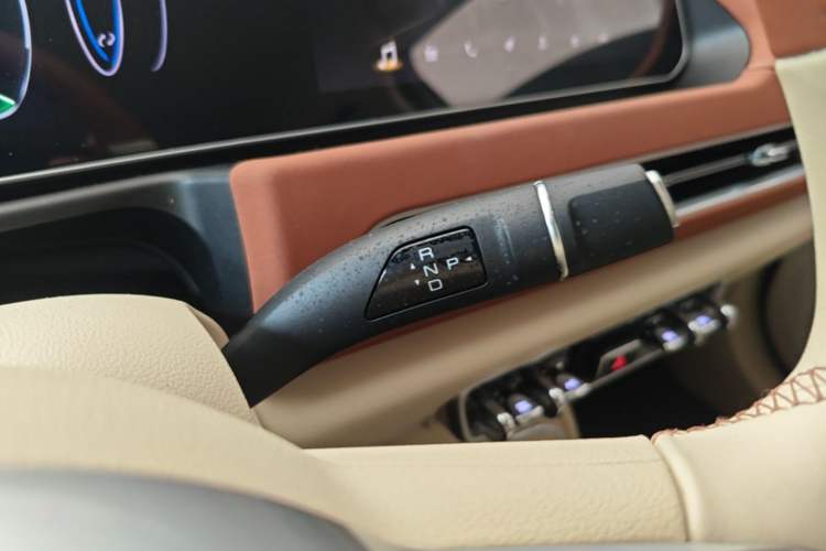 Used ORA Good Cat 2023 401 km Standard Range Luxury Version Lithium Iron Phosphate
