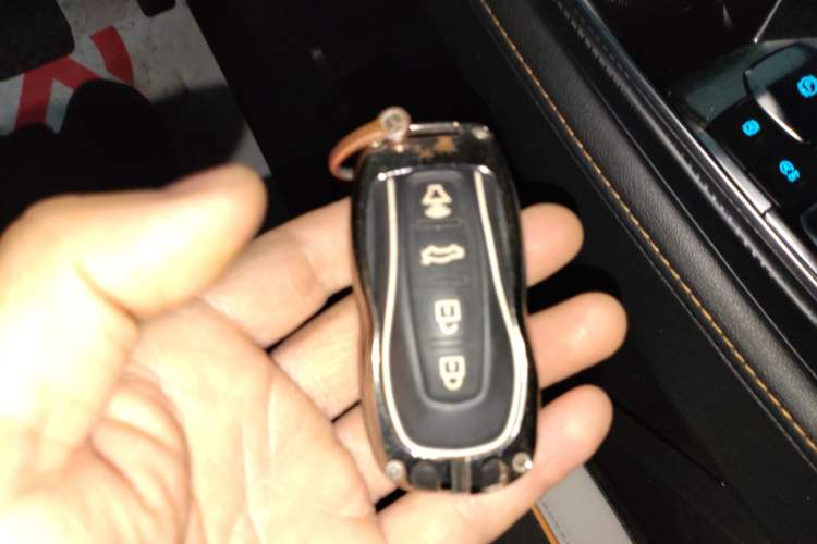 Used Ford Equator 2023 EcoBoost 225 Obsidian Orange Edition Prestige 7-Seater (2/2/3)
