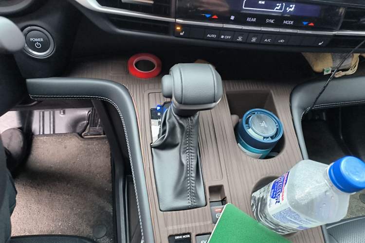 Used Toyota SIENNA 2026 Model 2.5L Dual-Engine Four-Wheel-Drive Luxury Edition Gear Lever