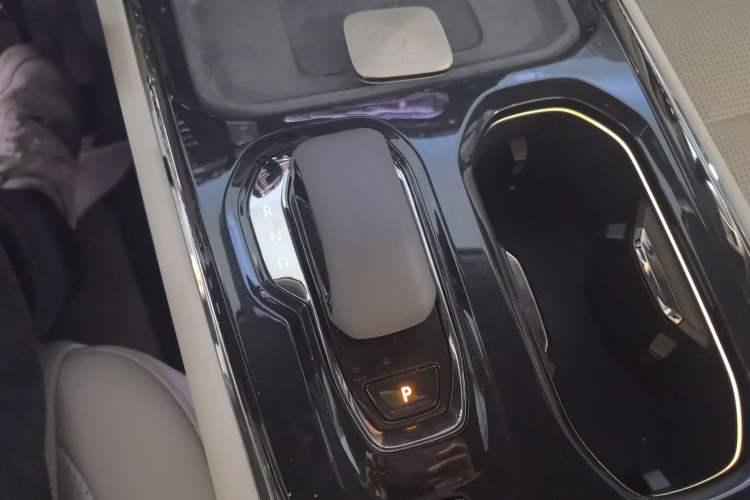 Used Zeekr 009 2024 7-Seater Walk-Through Version Four-Wheel Drive 108 kWh
