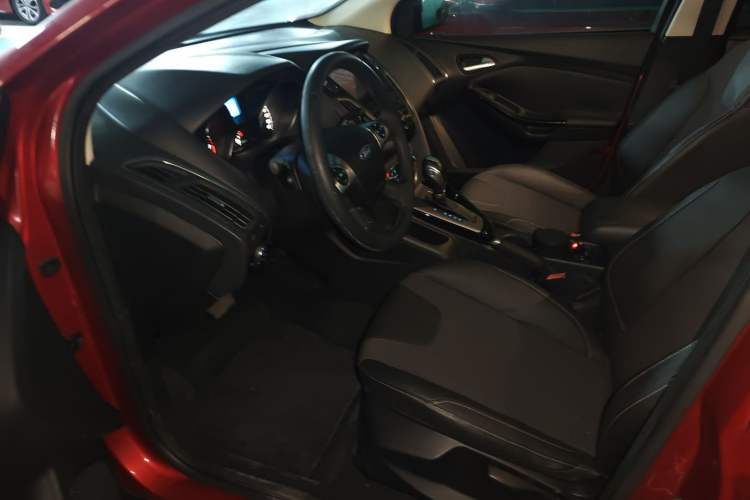 Used Ford Focus 2012 Hatchback 1.6L Automatic Fashion Edition Left Front Seat